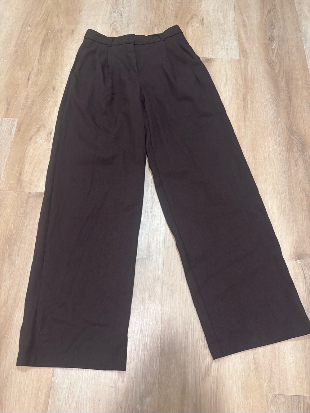 Babaton Relaxed high-waisted crepe pleated pants Brown size 6